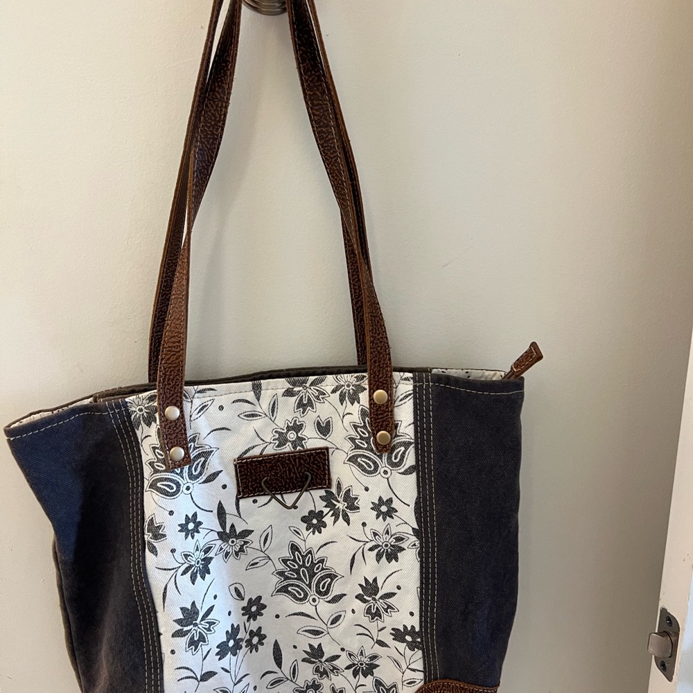 Myra  Canvas Tote Bag with Brown, Cream and Gray Accents in excellent condition - Picture 7 of 8